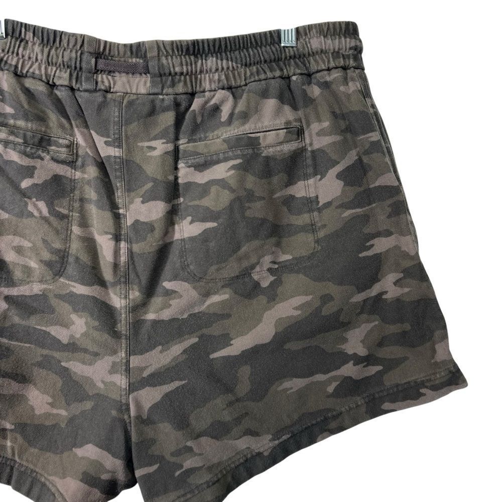 Sz 20 ATHLETA BLACK OLIVE CAMO ELASTIC WAIST STRETCHY FARALLON SHORTS - Picture 9 of 16
